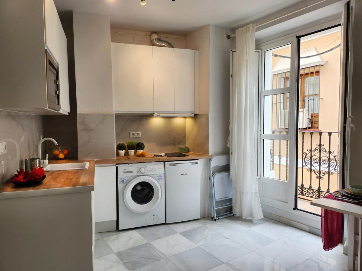 Lovely Center Apartments - Balcony Lux Sol Σεβίλλη Εξωτερικό φωτογραφία